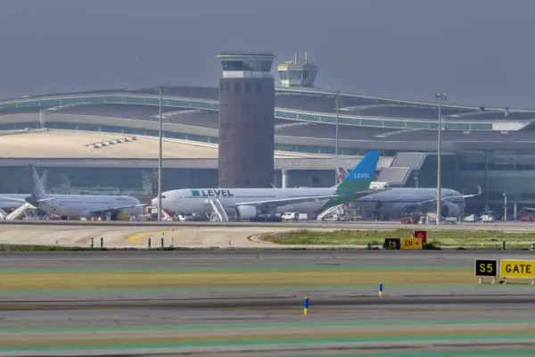 Airlines recommend buying tickets "as soon as possible" due to the crisis