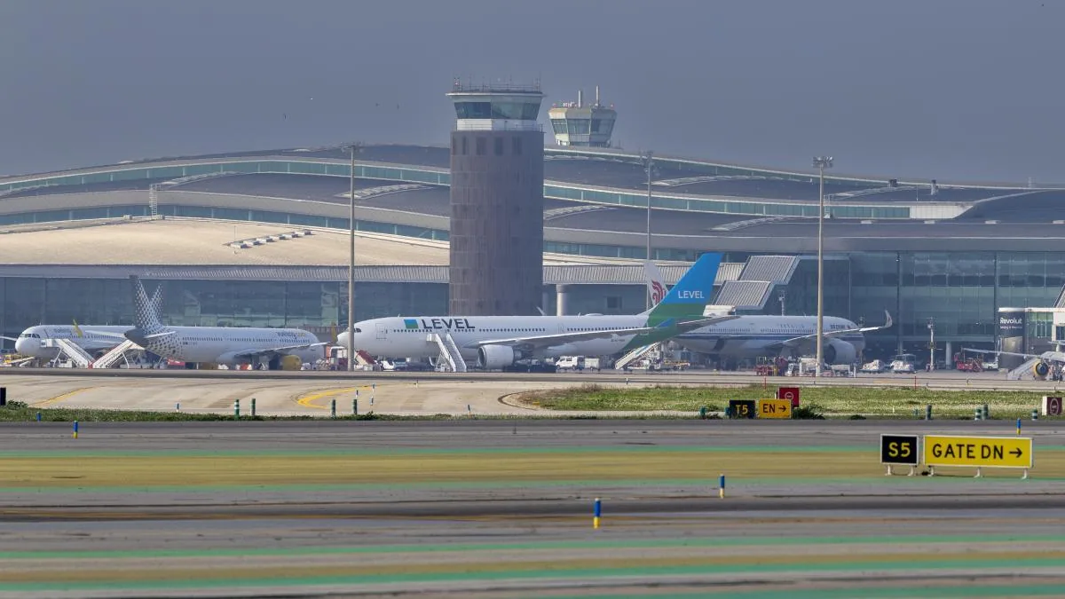 Airlines recommend buying tickets "as soon as possible" due to the crisis