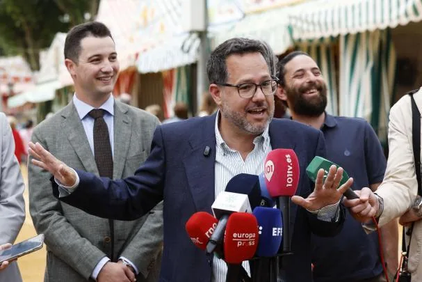 José Ignacio García is the youngest candidate, he is 38 years old.