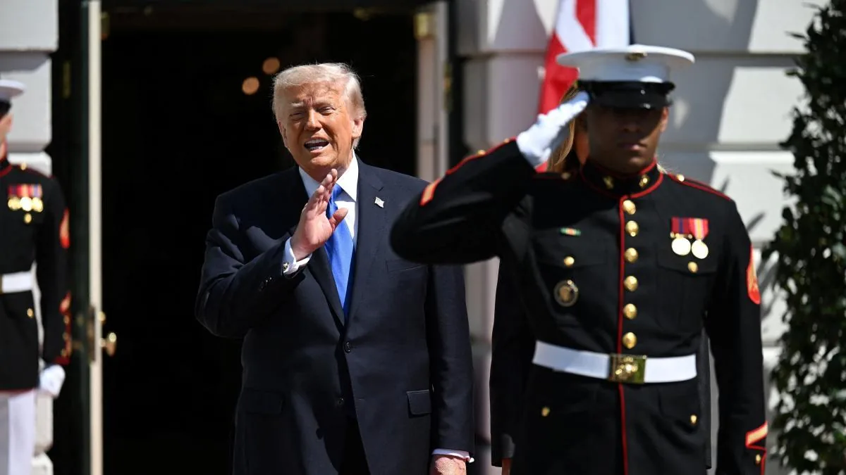 Trump finds no solution in Hormuz as oil spikes in the U.S.