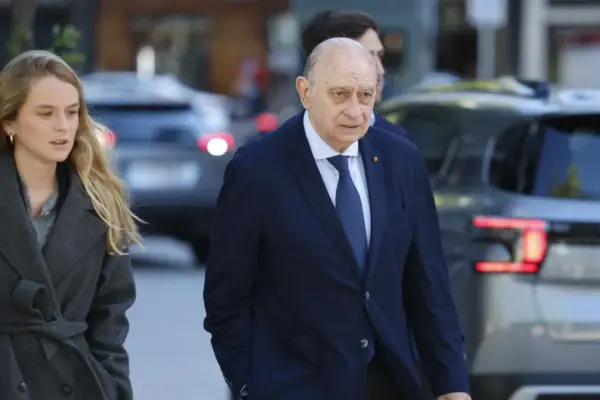 Key SMS messages against Fernández Díaz vanish