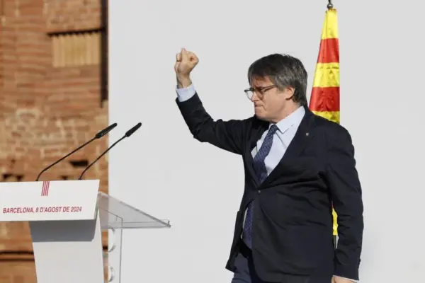 The case against the three mossos accused of helping Puigdemont flee after his fleeting return has been shelved