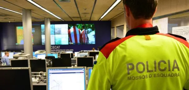 A Mossos officer