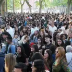 Miles-long queues in Girona to participate in an audition for a Disney movie