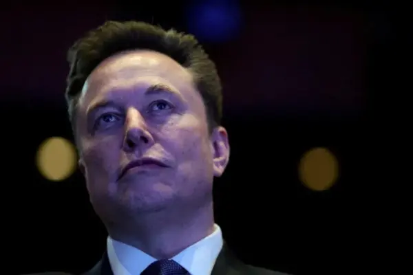 Elon Musk once again lashes out at Sánchez and accuses him of "high treason" over the regularization of immigrants