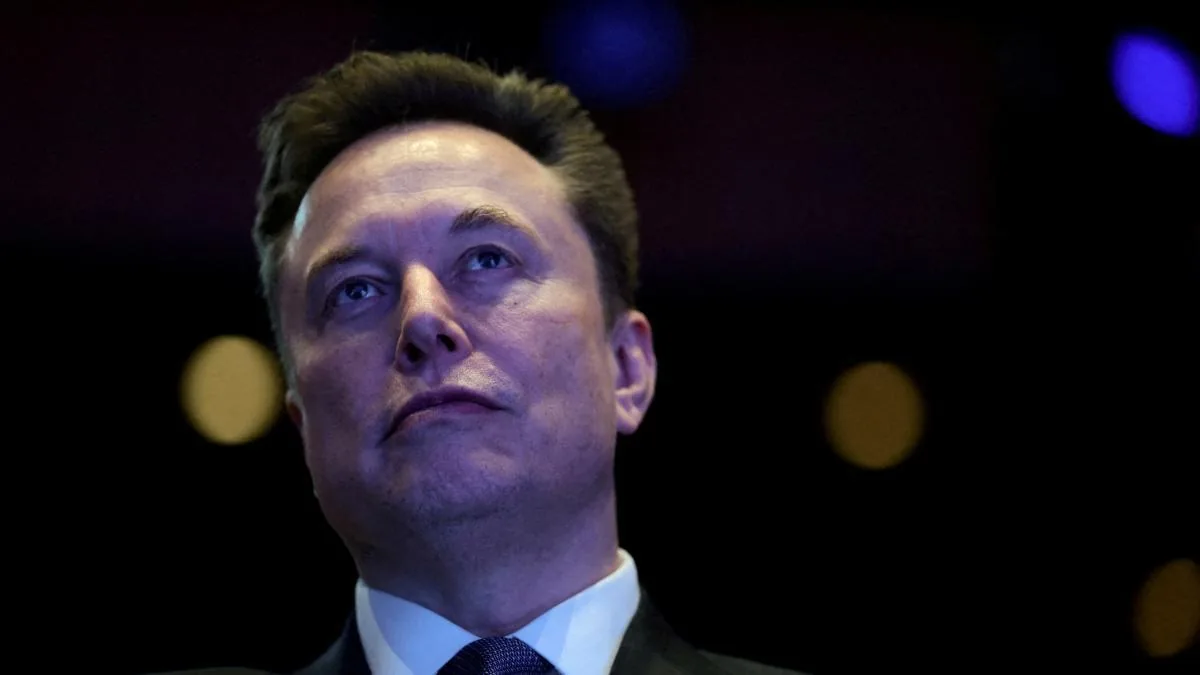 Elon Musk once again lashes out at Sánchez and accuses him of "high treason" over the regularization of immigrants