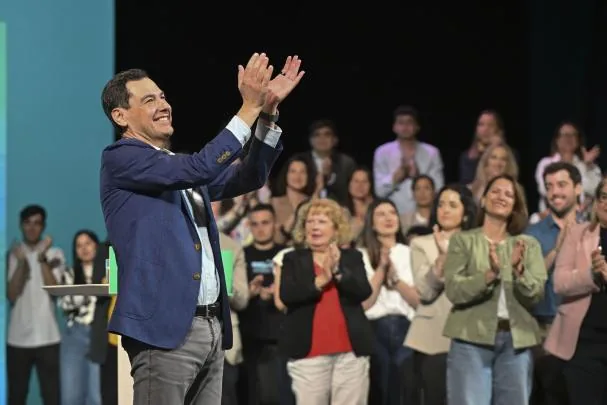 Juanma Moreno hopes not to have to depend on Vox, and to renew his absolute majority.