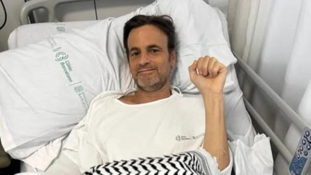 Jaume Asens is discharged from the hospital after receiving a kidney transplant from his mother