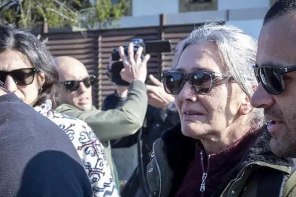 The judge revokes former ETA leader Anboto's parole and returns her to prison