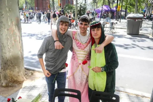 Arc de Triomf becomes the setting for comics and fantasy on Sant Jordi