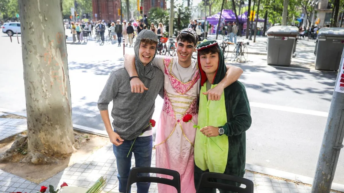 Arc de Triomf becomes the setting for comics and fantasy on Sant Jordi