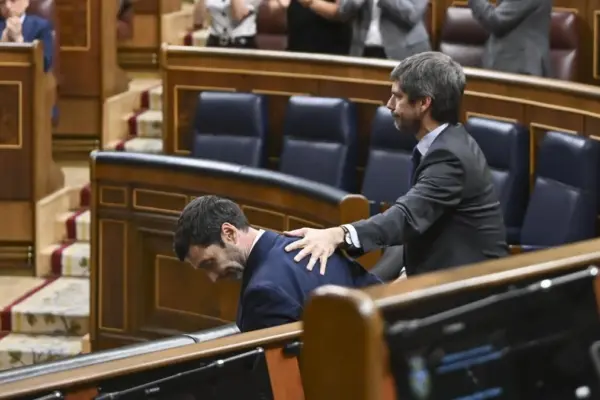 Junts, along with PP and Vox, strikes down the rental decree and the investment consortium