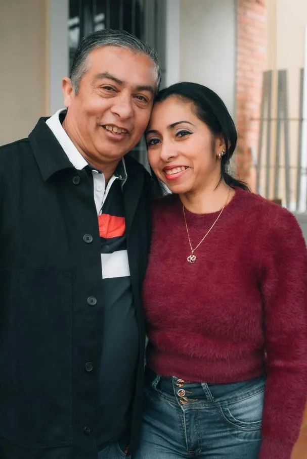 Carlos y Yorladis, el matrimonio que salvó a Carmen, quienes vuelven a recuperar su hogar más de un año después de la DANA