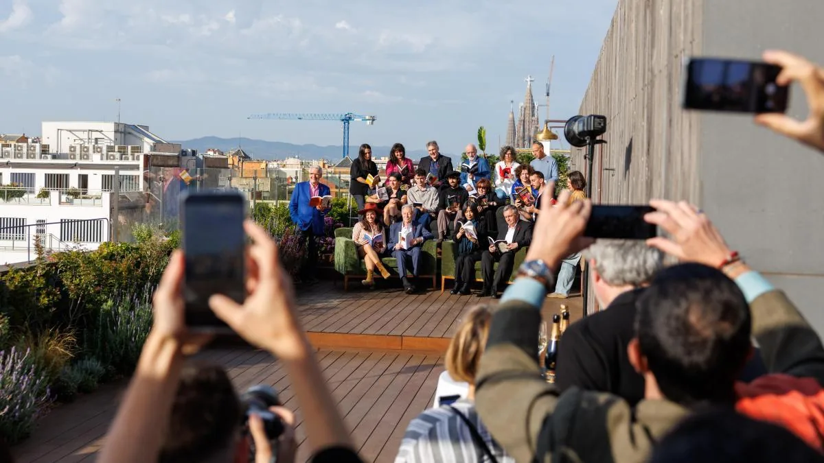 The Nobel laureate relaxes with Gaudí
