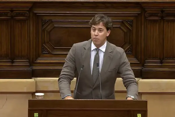 Vox threatens in the Parliament to “deport” a Muslim ERC deputy