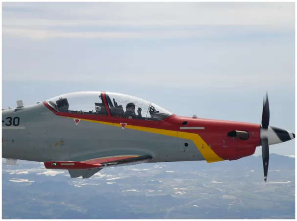 La Princesa de Asturias, durante su segundo vuelo en solitario realizado durante su periodo de formación en la Academia General del Aire y del Espacio.