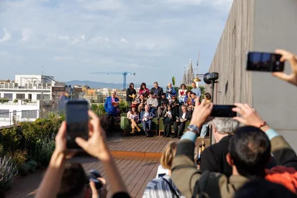 The expectation was great with the photo of eighteen authors on the hotel rooftop