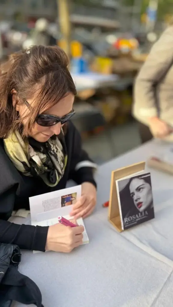 Maricel Chavarría signing at +Bernat