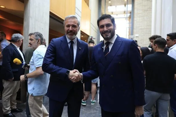 The president of Aragon, Jorge Azcón, and the leader of Vox in the region, Alejandro Nolasco. 