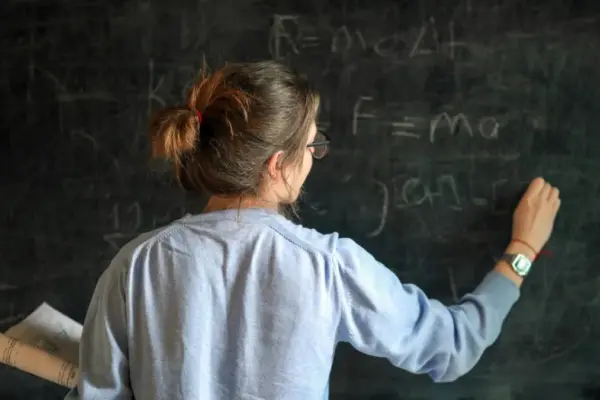 The Government approves the salary increase for teachers and the supplement for excursions