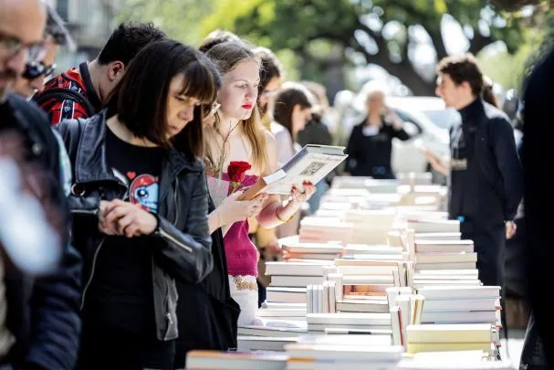 Ambiente en la diada de Sant Jordi del 2025