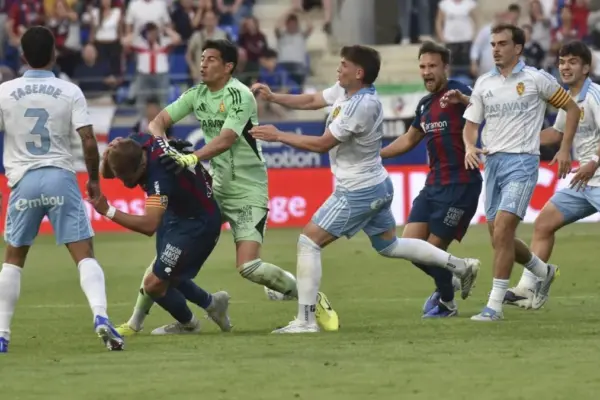 Andrada, suspended for 13 matches after his brutal aggression in the Huesca-Zaragoza match