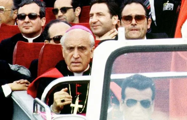 El arzobispo Paul Marcinkus en una visita del papa Juan Pablo II a México en 1979.