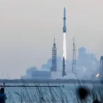 Jeff Bezos launches the New Glenn rocket, a key piece of the Artemis program to the Moon