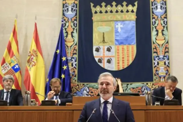 Azcón, sworn in as president of Aragón with the votes of Vox