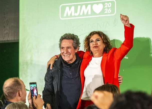 La candidata a la Presidencia de la Junta de Andalucía junto al cantante granadino Miguel Ríos 