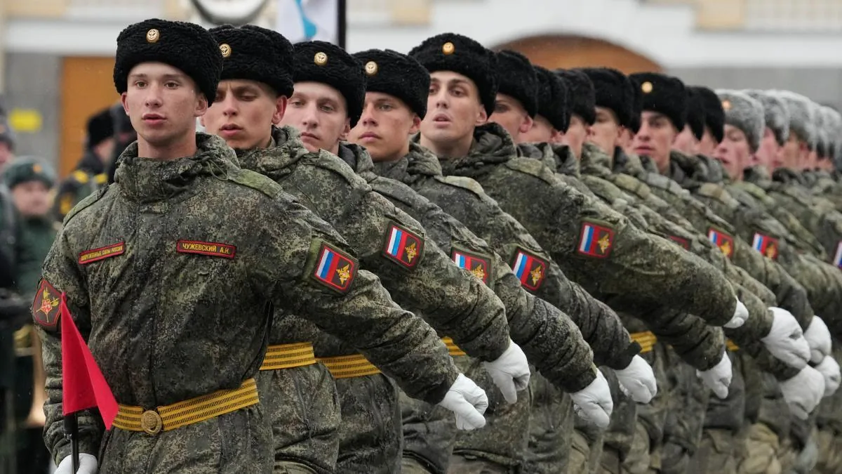 Ukraine forces Russia to hold the Victory parade without heavy weaponry
