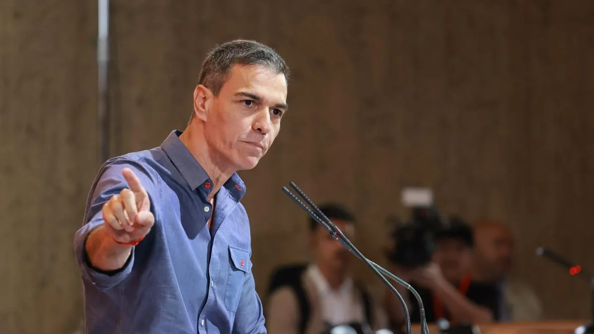 Sánchez accuses the PP and Vox's "tricky opposition" of trying to bring him down "with dirty tricks"