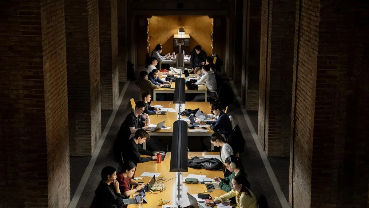 UPF students respond to the dean: “We are not the only ones to blame for not attending class”