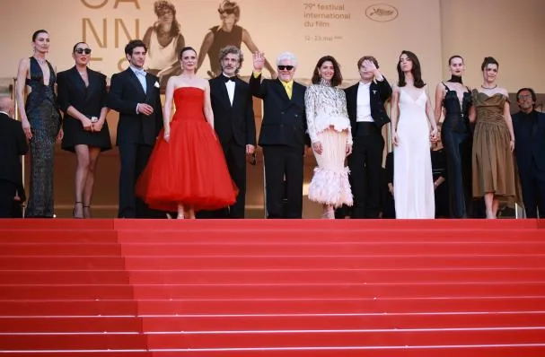 Almodóvar and the actors of 'Bitter Christmas' at the entrance of the grand Lumière theater