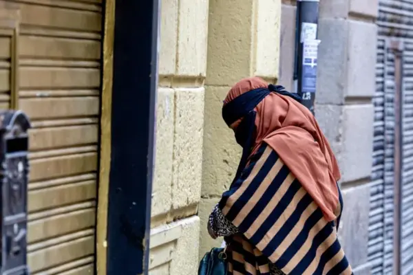 Burka, Spain's turn