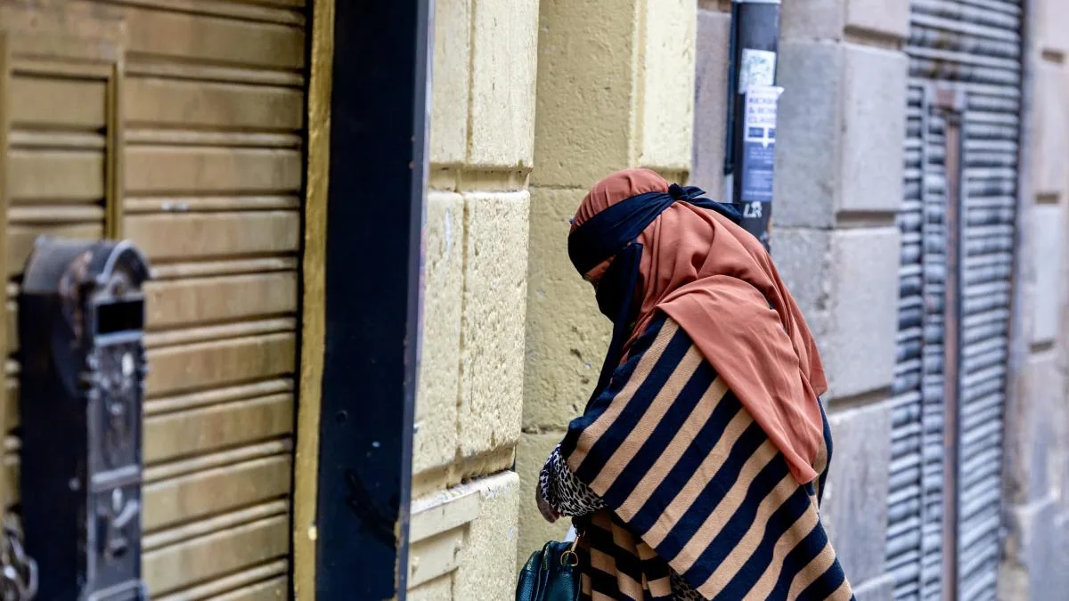 Burka, Spain's turn