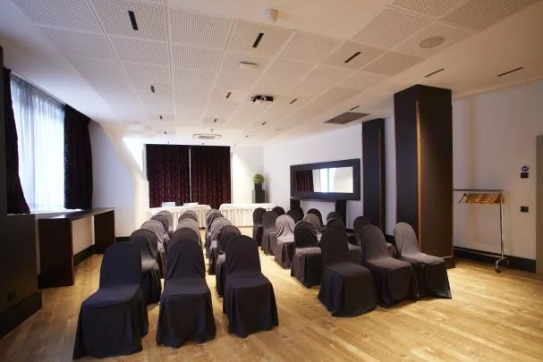 La flexibilidad de espacios como la sala Meritxell permite adaptar cada encuentro a las necesidades de empresas y equipos
