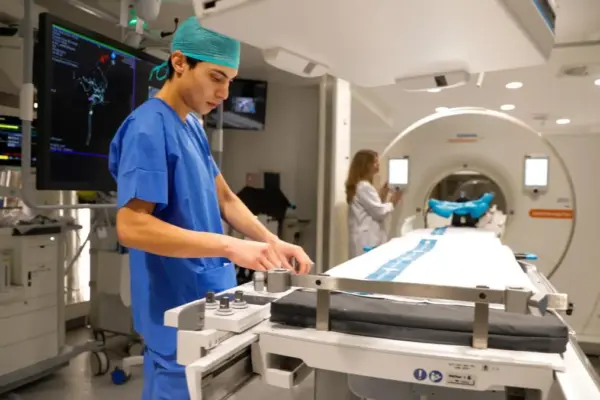 A new strategy studied by the Clínic improves recovery after a severe stroke