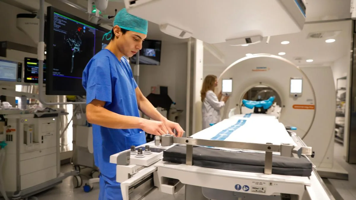 A new strategy studied by the Clínic improves recovery after a severe stroke