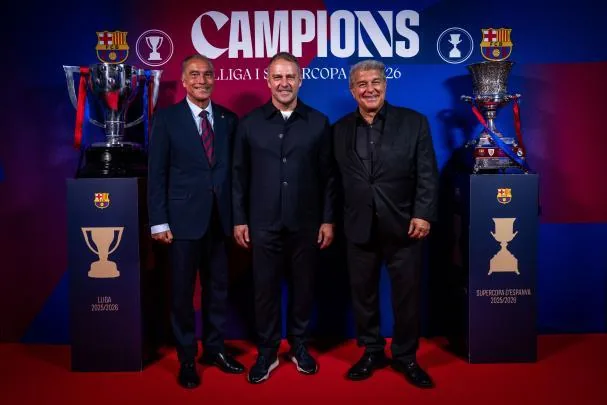 Rafa Yuste, Hansi Flick and Joan Laporta, pose with the two titles won this season, League and Supercup