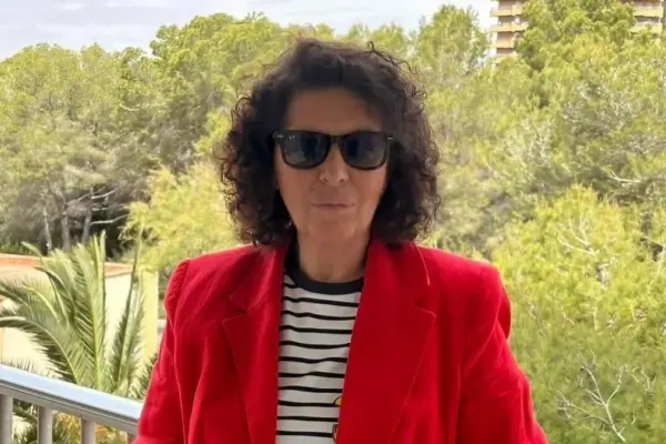 “I fell in love with a Dane 16 years younger; I saw him in a magazine and it was love at first sight”: she tells her love story in her first novel, at 70