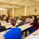 250 teachers who grade the PAU threaten to resign and paralyze the Valencian exam