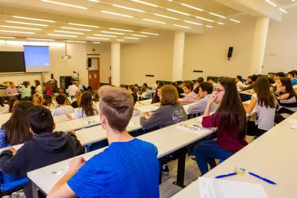 250 teachers who grade the PAU threaten to resign and paralyze the Valencian exam