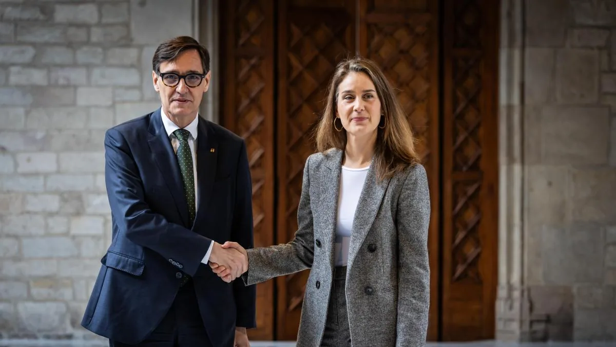 Illa secures its first budgets after renewing and updating the agreement with Comuns