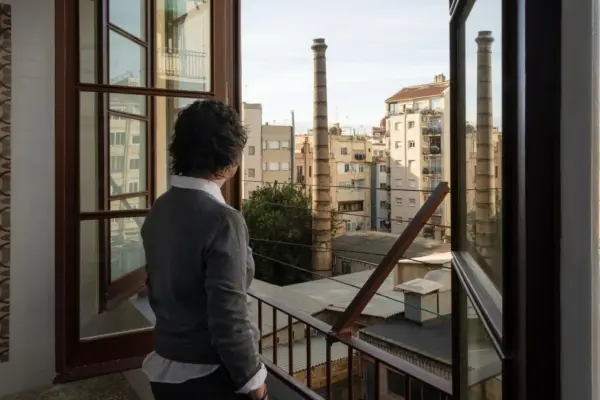 What is inside the apples of the Eixample? Photographer Bea Schulze reveals it