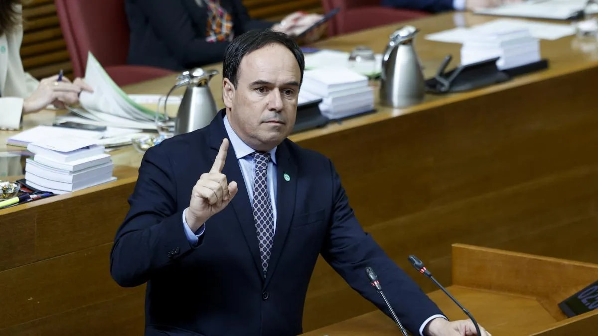 Pérez Llorca warns the teachers' unions: "There will be no negotiation if they blackmail with the PAU"