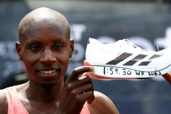 The crazy race of the magic sneakers: this is how the two-hour marathon was broken