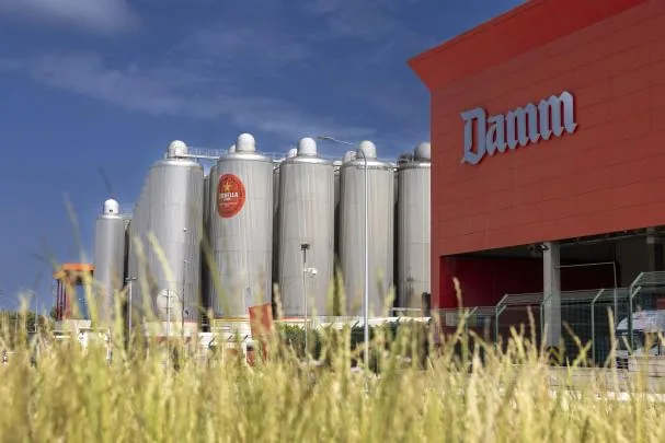 Exterior image of the Damm factory 