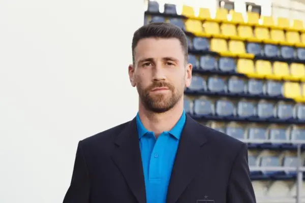 Loewe signs the travel suits for the Spanish football teams