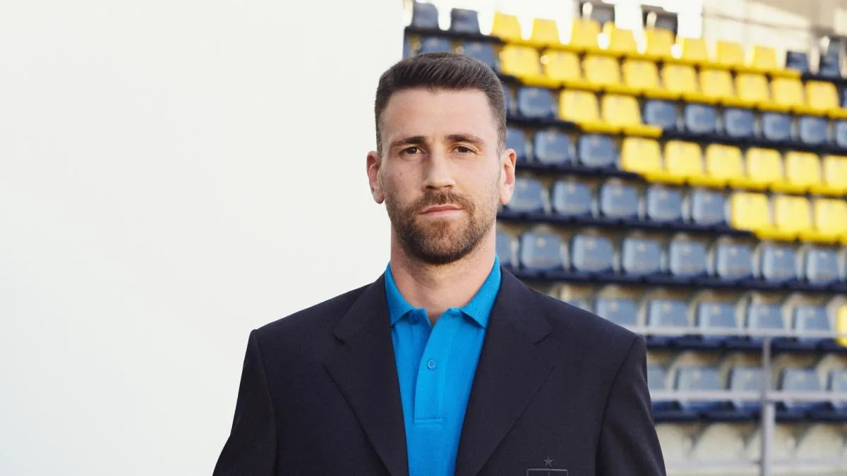 Loewe signs the travel suits for the Spanish football teams